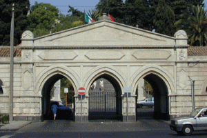 L'ingresso principale dei tre cancelli