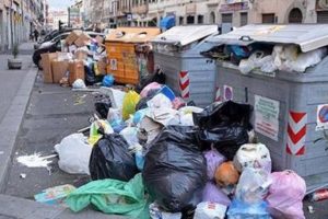 La raccolta differenziata dei rifiuti a Catania e a Palermo